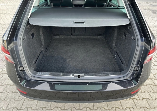 Skoda Superb cena 105900 przebieg: 123460, rok produkcji 2019 z Krzywiń małe 106